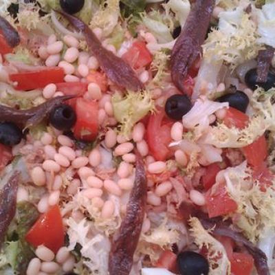 Ensalada de pescado y legumbre